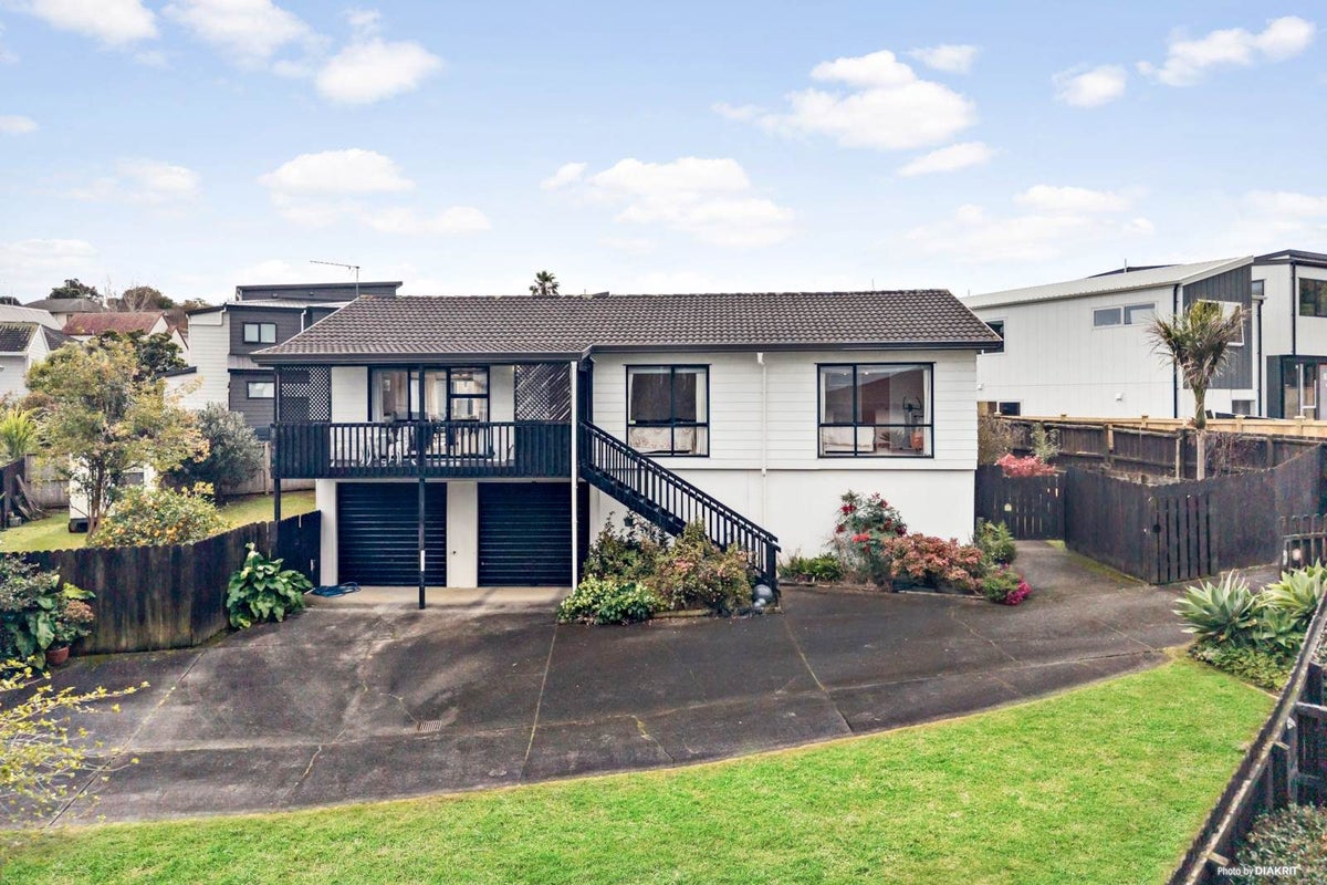 20 Sandgate Avenue, Botany Downs, Auckland - Carousel 1