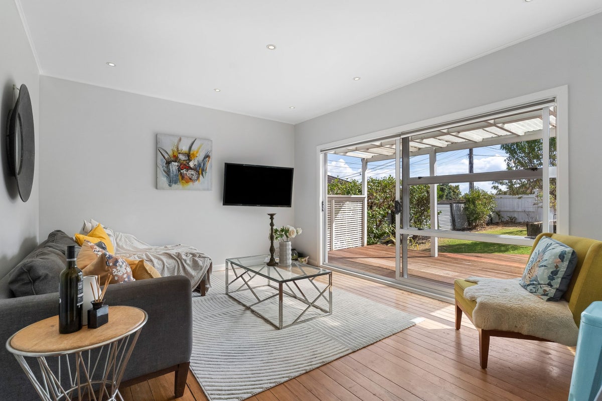 32 Fairlands Avenue, Waterview, Auckland - Carousel 2