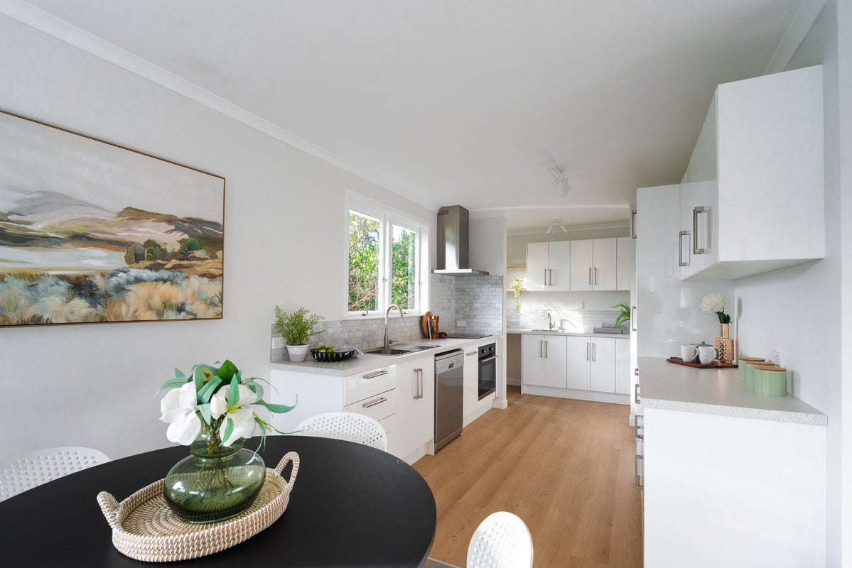 4 Mayfair Place, Tawa, Wellington - Carousel 2