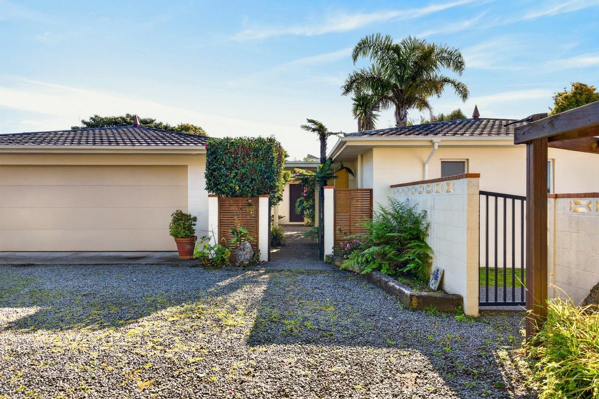 22 Gordon Road, Plimmerton, Porirua - Carousel 36