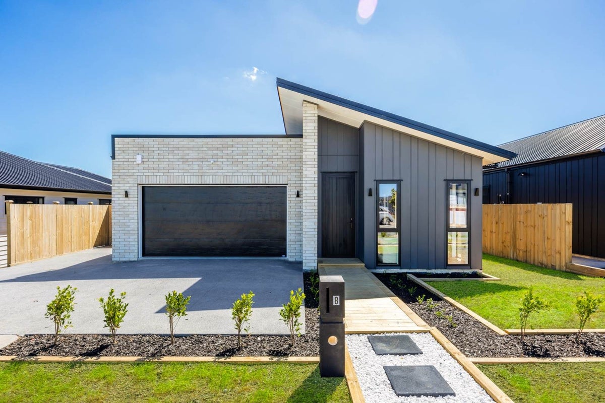8 Gertrude Cole Road, Clarks Beach, Clarks Beach - Carousel 1