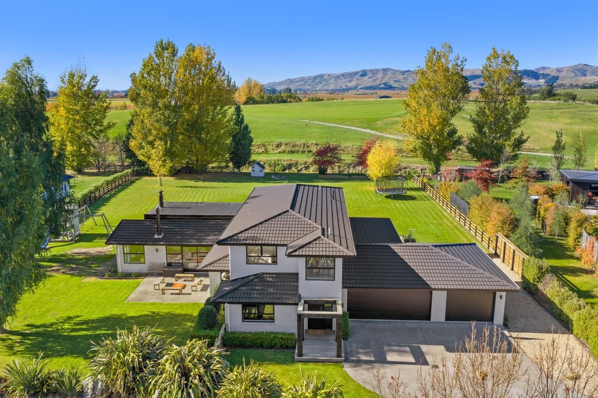 8 Bradleigh Park, Fairhall, Blenheim - Carousel 1