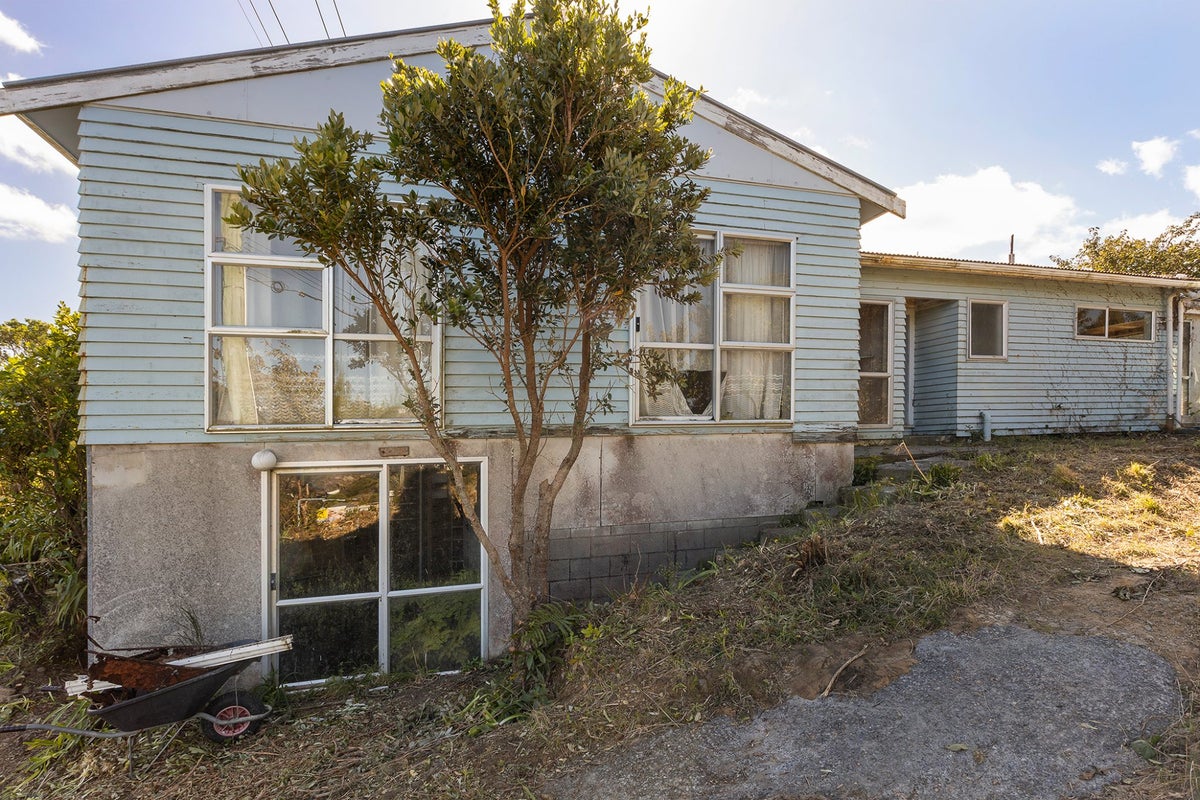 29 Dominion Park Street, Johnsonville, Wellington - Carousel 1