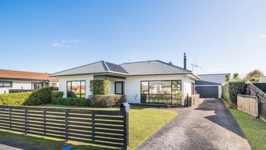 53 Geraldine Crescent, Cloverlea, Palmerston North - Carousel 1