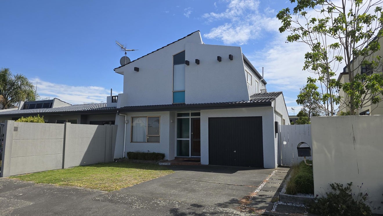17 Charles Street, Westshore, Napier - Carousel 1