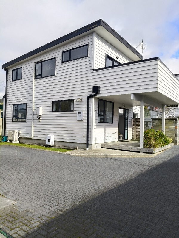 7B Phillip Street, Johnsonville, Wellington - Carousel 1