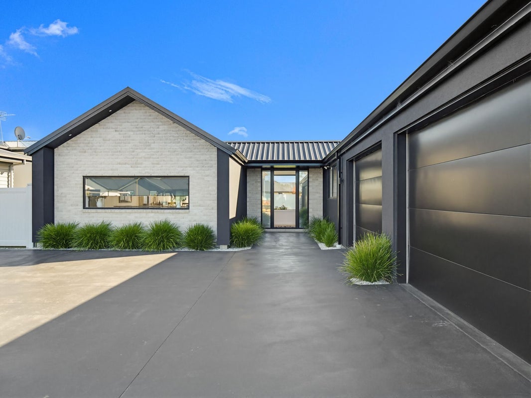 3 Cawton Grove, Tinwald, Ashburton - Carousel 1