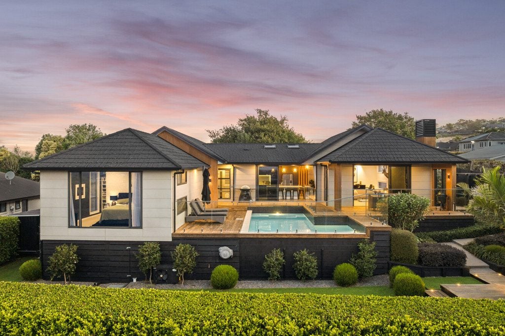 328 UPPER QUEEN STREET, PUKEKOHE, Auckland - Carousel 2