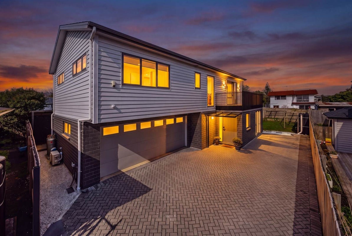 14A Gregory Place, Mount Roskill, Auckland - Carousel 1