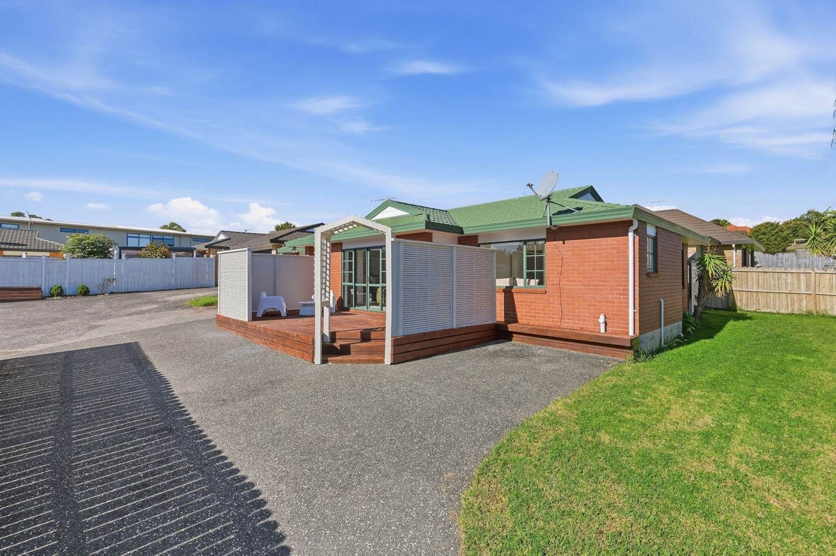 2/11 Roanoke Way, Albany, Auckland - Carousel 26