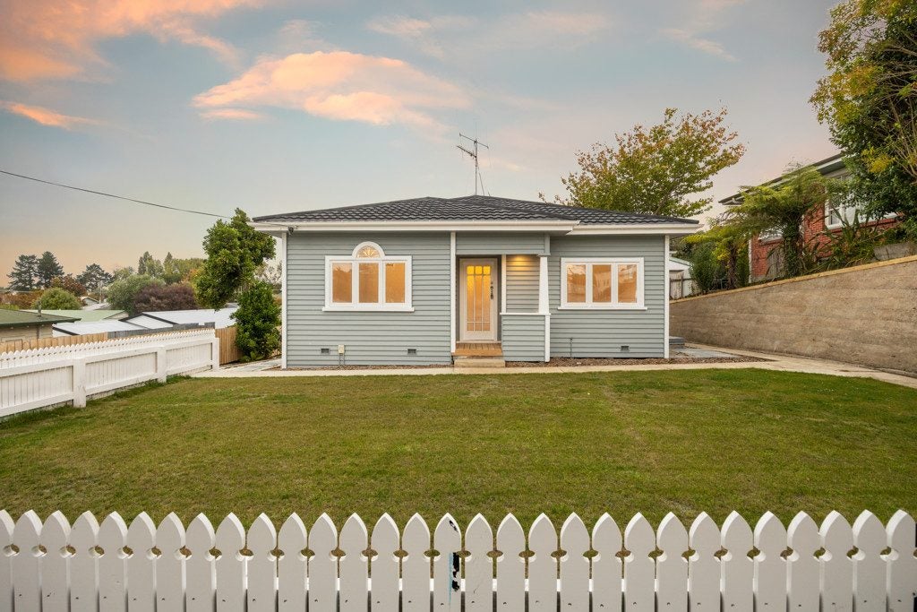 17 Hinau Street, Maeroa, Hamilton - Carousel 1