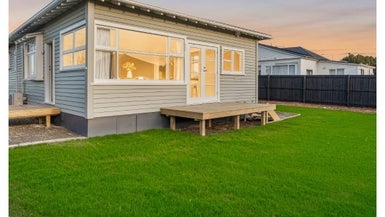 285 Pages Road, Wainoni, Christchurch - Carousel 1