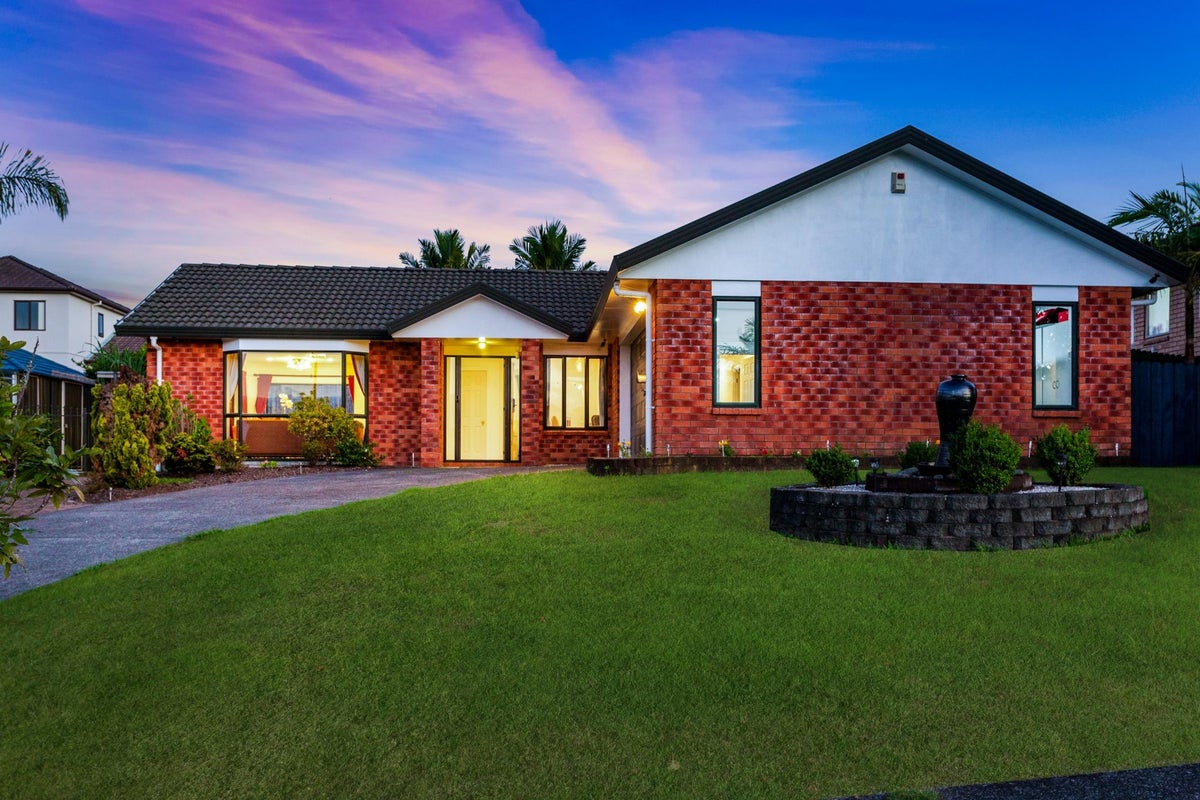 9 Chadlington Avenue, Henderson, Auckland - Carousel 1