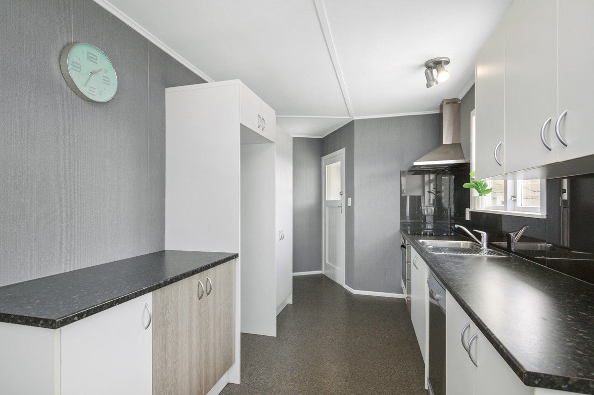 7 Kentucky Street, Totara Park, Upper Hutt - Carousel 2