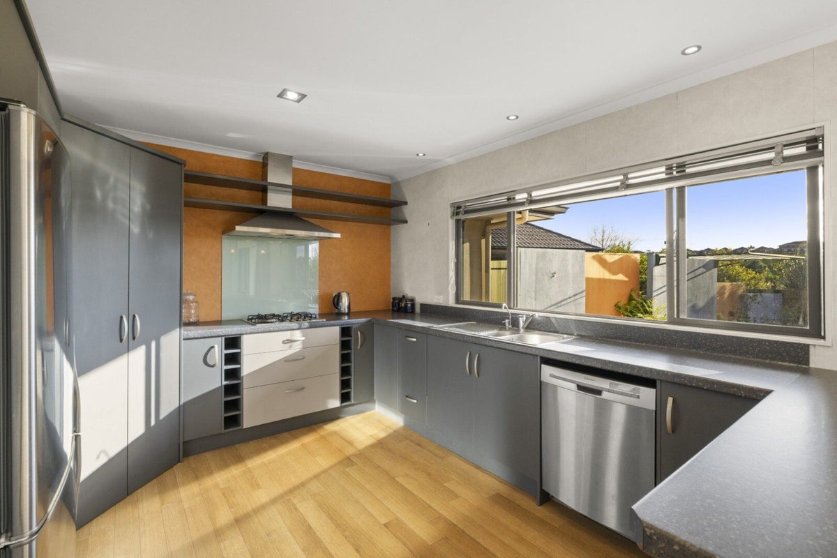 23 Harbelle Close, Bethlehem, Tauranga - Carousel 2