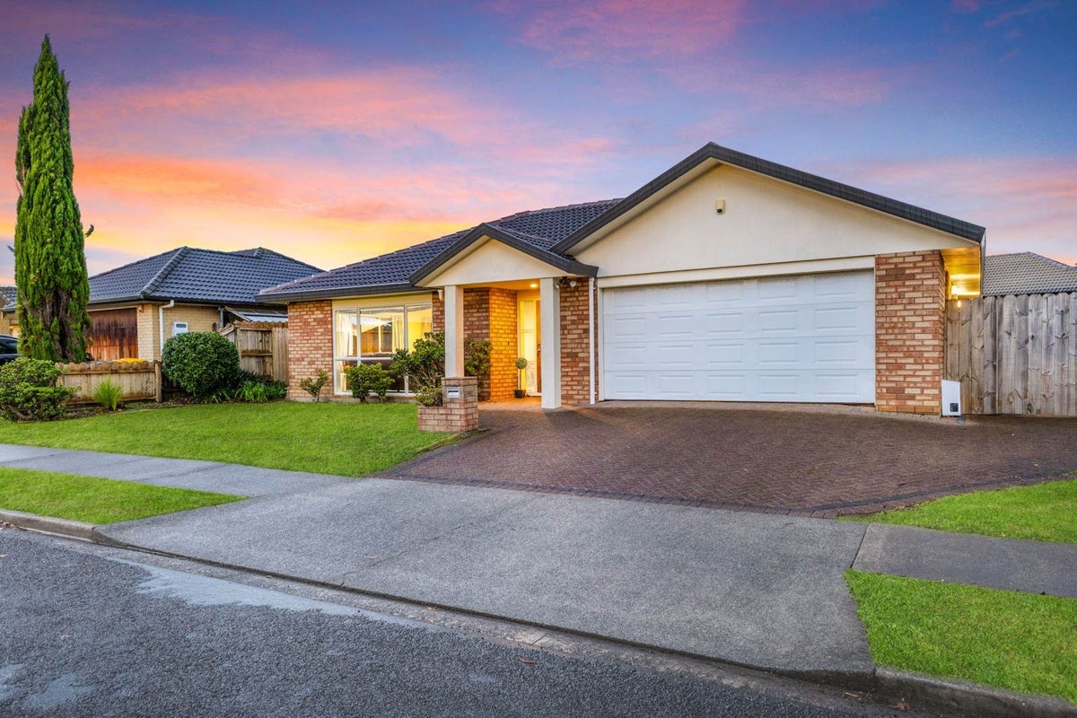 8 Macnean Drive, East Tamaki Heights, Auckland - Carousel 1