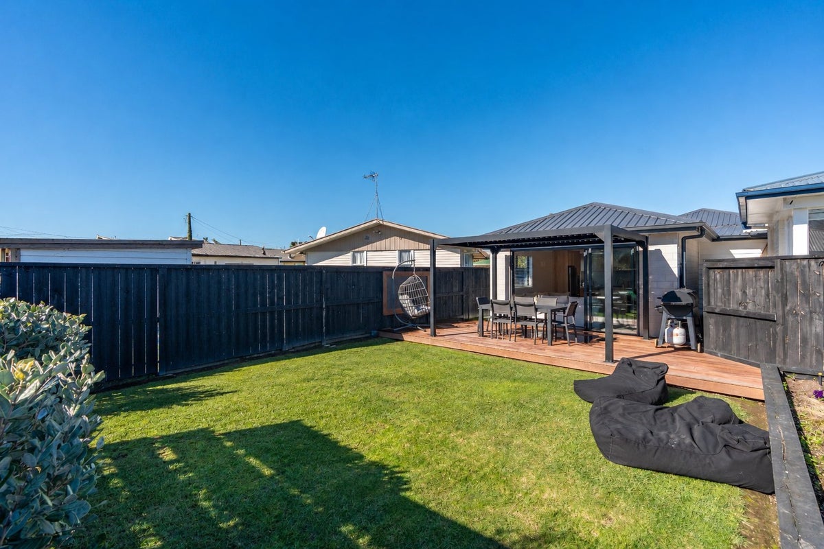 2/6 Sutcliffe Place, Chartwell, Hamilton - Carousel 1