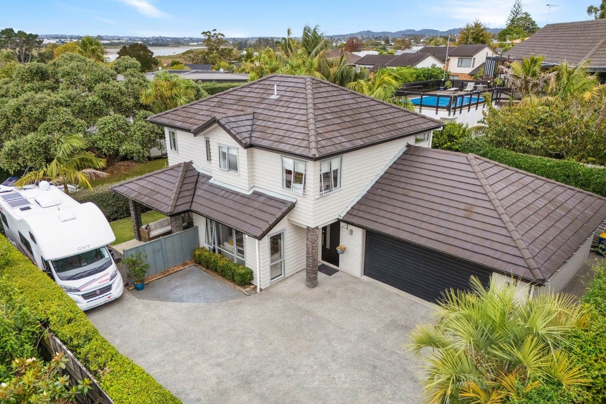 11A Covil Avenue, Te Atatu South, Auckland - Carousel 1