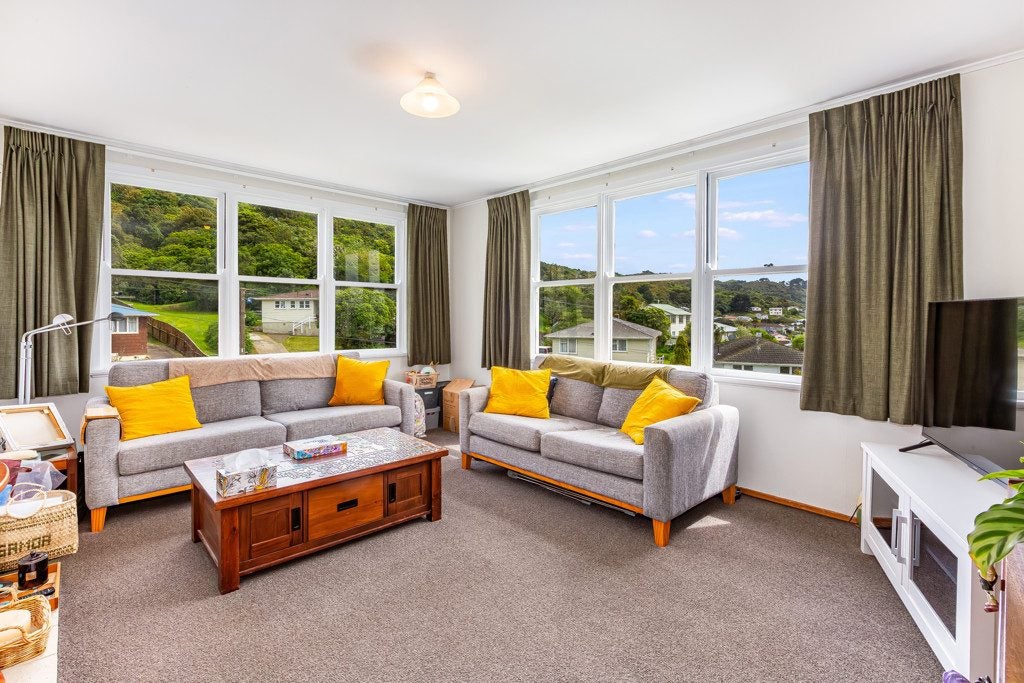 17 Aparangi Crescent, Elsdon, Porirua - Carousel 2