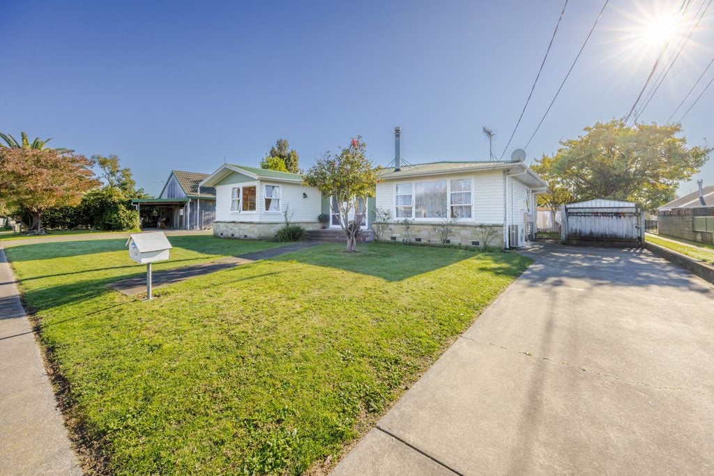 18 Howard Road, Taradale, Napier, Hawke's Bay - Carousel 1
