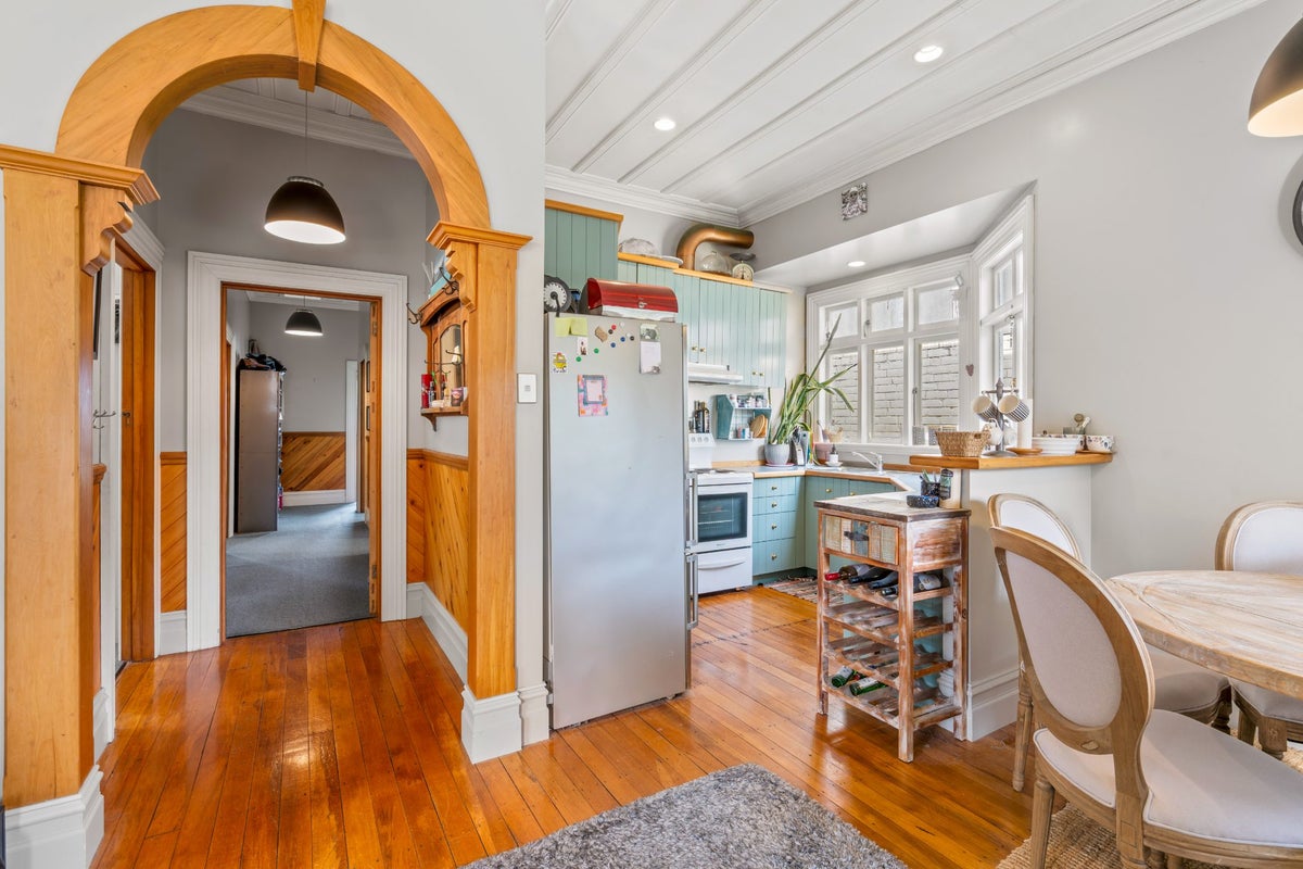 39 Glenpark Avenue, Mornington, Dunedin - Carousel 1