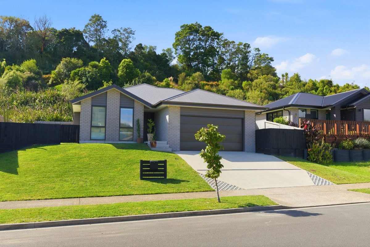29 Pakanga Grove, Pyes Pa, Tauranga - Carousel 1
