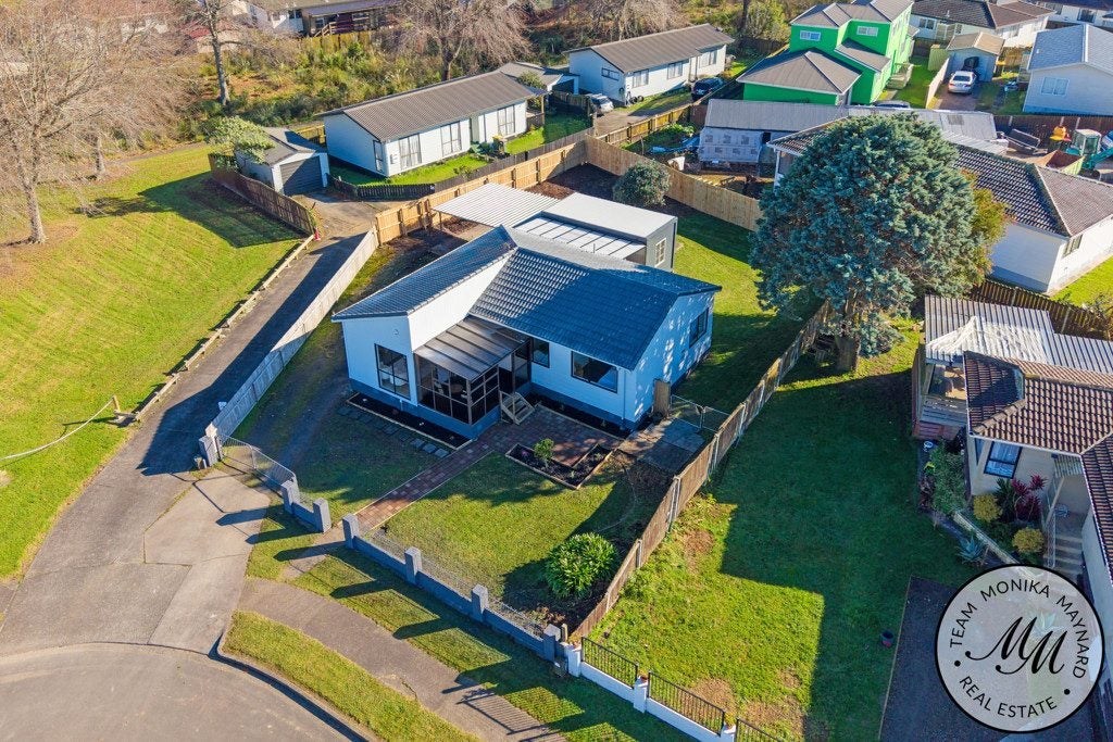 9 Blackgate Place, Weymouth, Auckland - Carousel 1