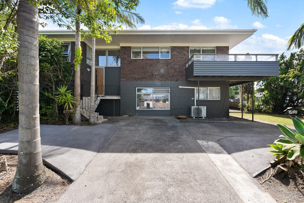17 Butterworth Drive, Glendene, Auckland - Carousel 2