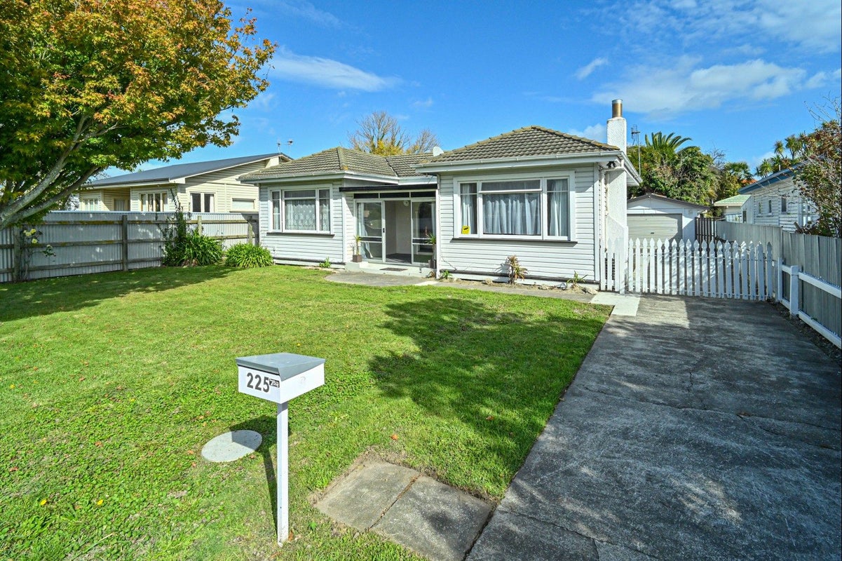 225 Grove Road, Mayfair, Hastings - Carousel 2