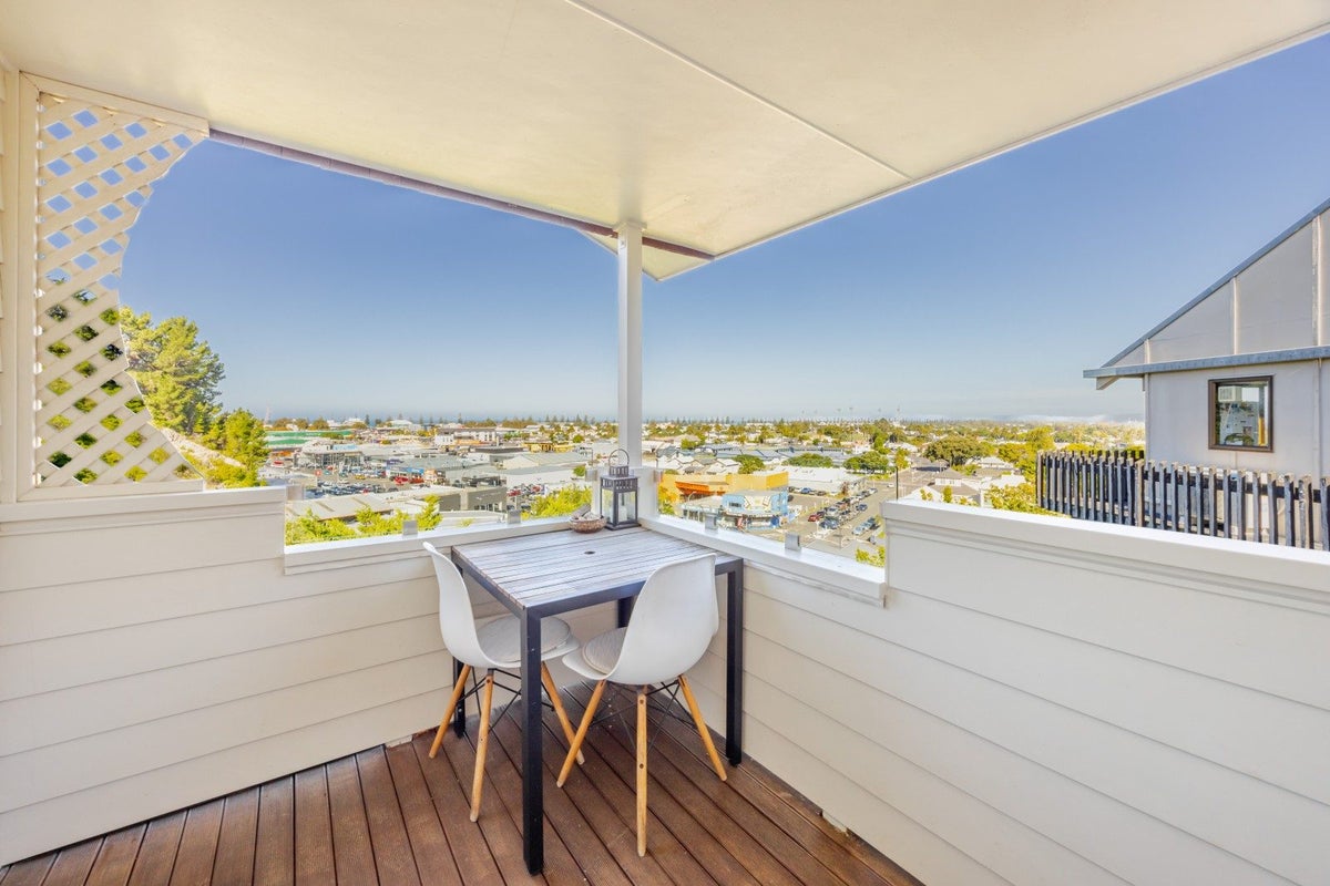 7 Guys Hill Road, Hospital Hill, Napier - Carousel 2