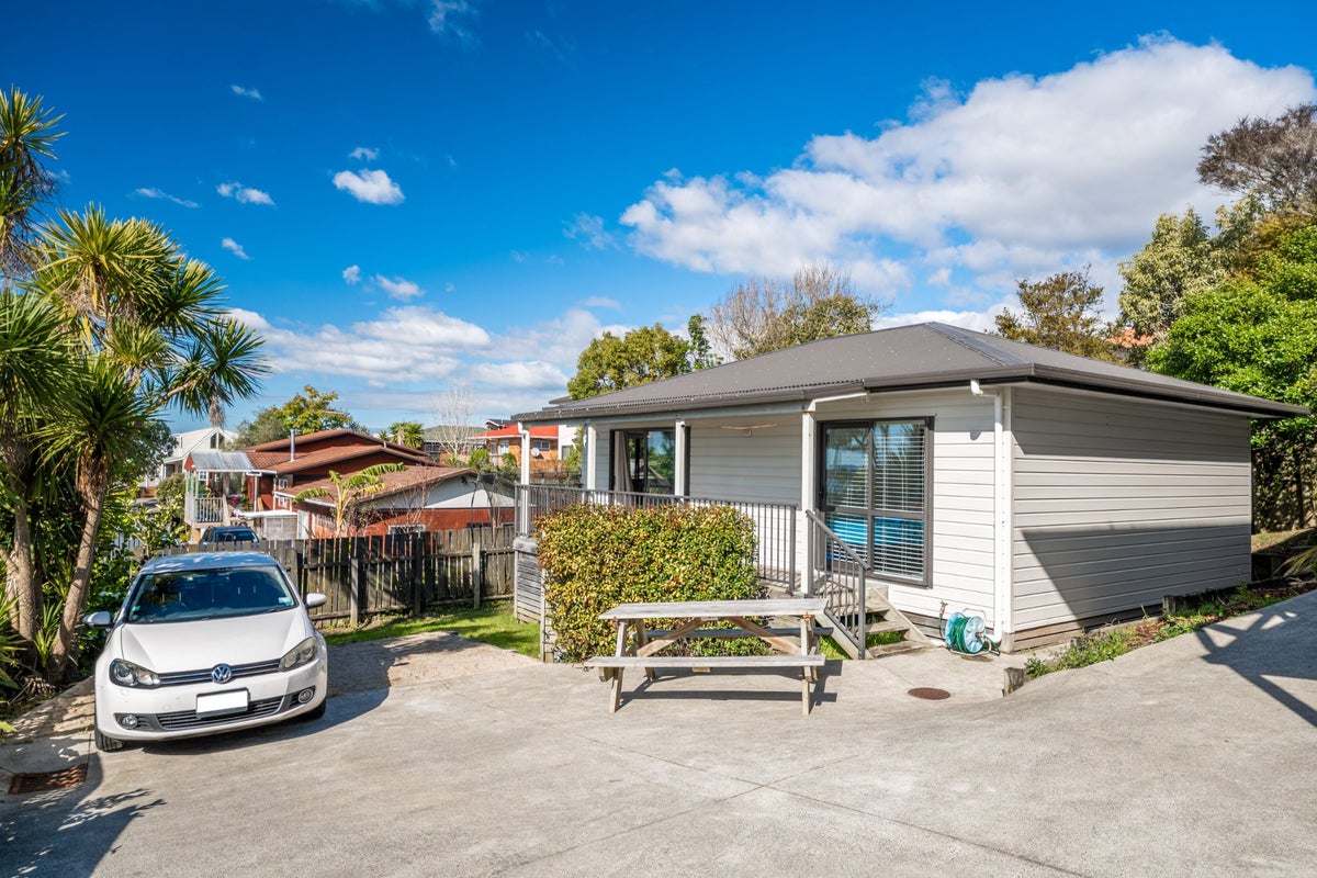 176 Sturges Road, Henderson, Auckland - Carousel 2