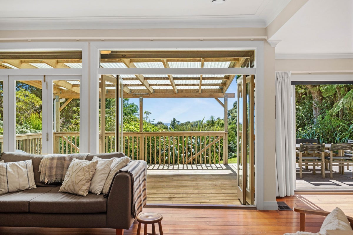 2 Tawari Road, Henderson Valley, Auckland - Carousel 2