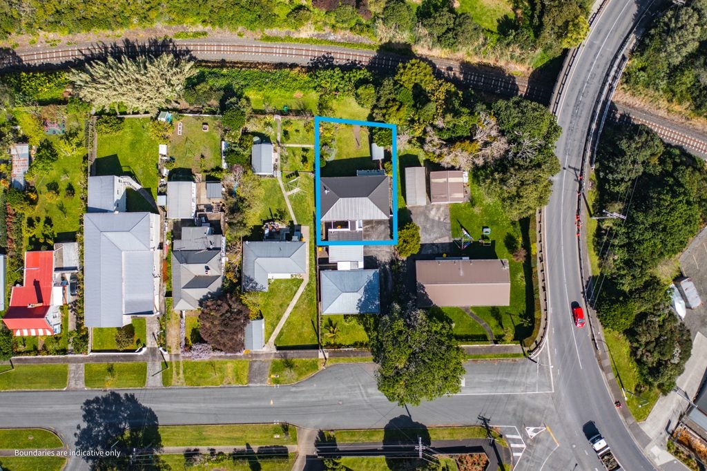2/3 Kowhai Street, Helensville, Auckland - Carousel 26