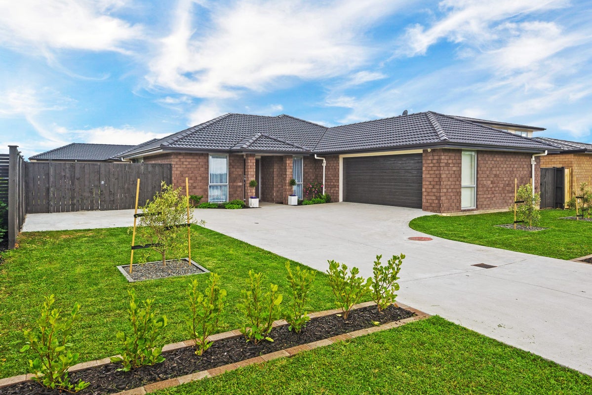 12 Weatherly Drive, Beachlands, Auckland - Carousel 1