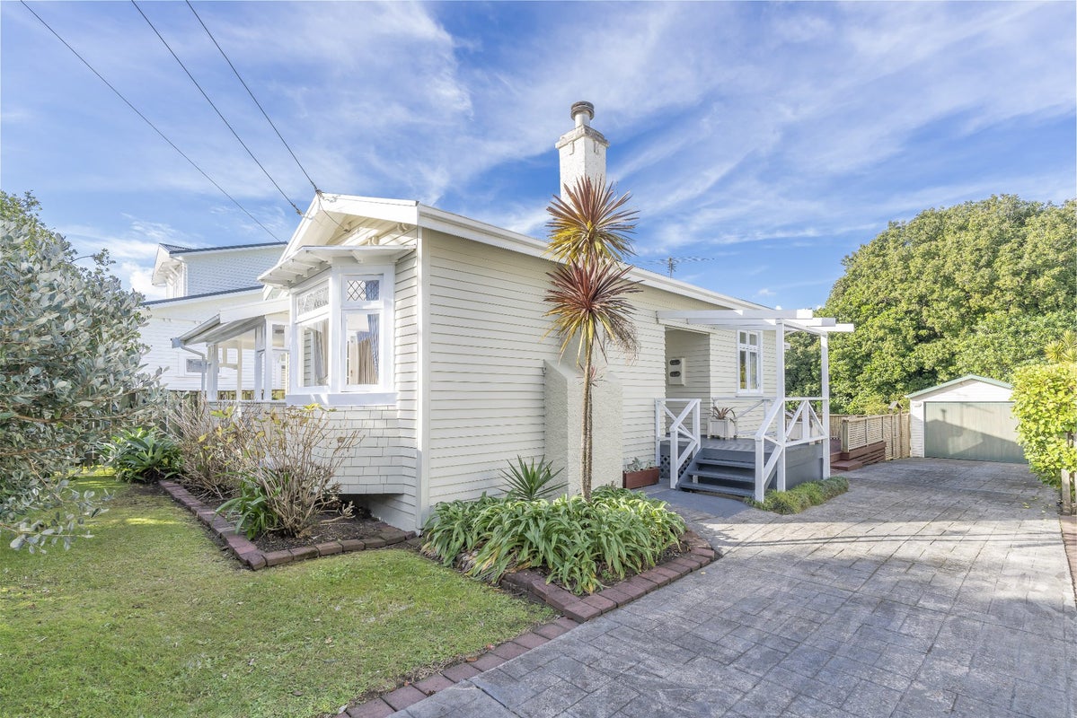 35 Aroha Avenue, Sandringham, Auckland - Carousel 1