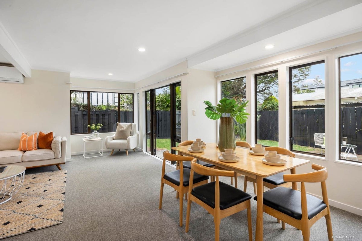 3/15 Swanson Road, Henderson, Auckland - Carousel 14