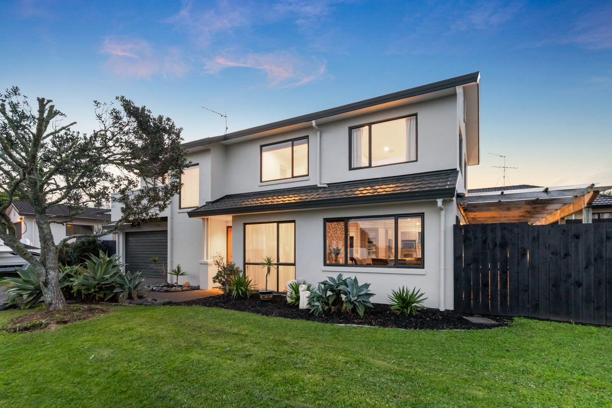 12 Coventry Way, Long Bay, Auckland - Carousel 1