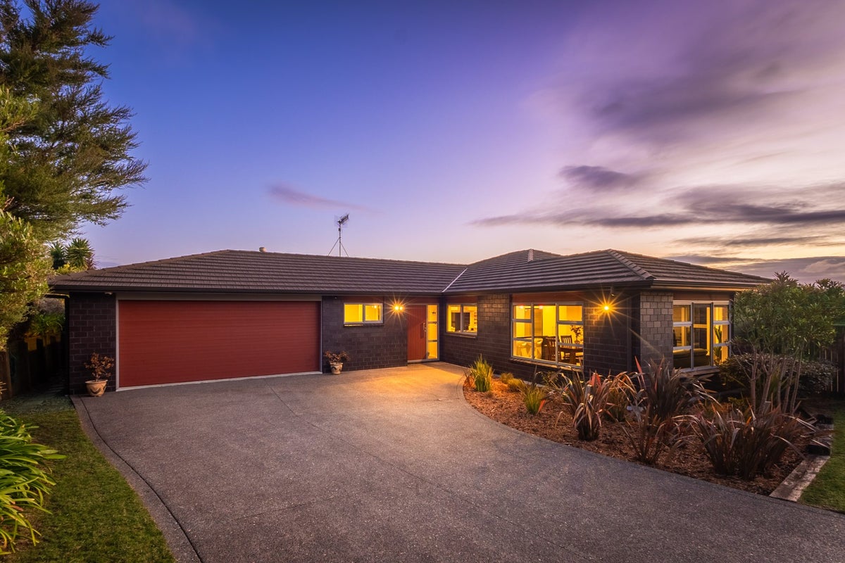 79 Waterstone Avenue, Paraparaumu - Carousel 1