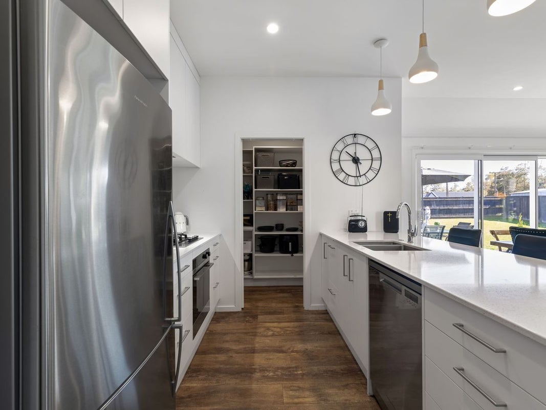 111 Johnstone Drive, Fitzherbert, Palmerston North - Carousel 1