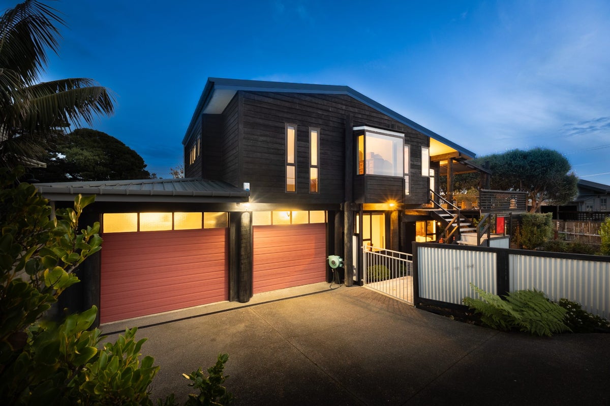 2 Tahi Road, Paraparaumu Beach, Paraparaumu - Carousel 1