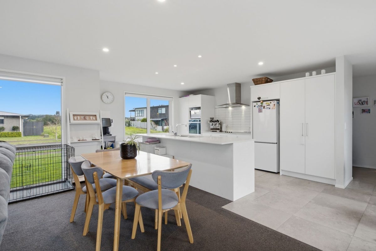 96 Penetaka Heights, Pyes Pa, Tauranga - Carousel 2