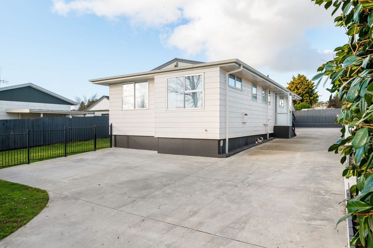 28 Hyde Avenue, Nawton, Hamilton - Carousel 1