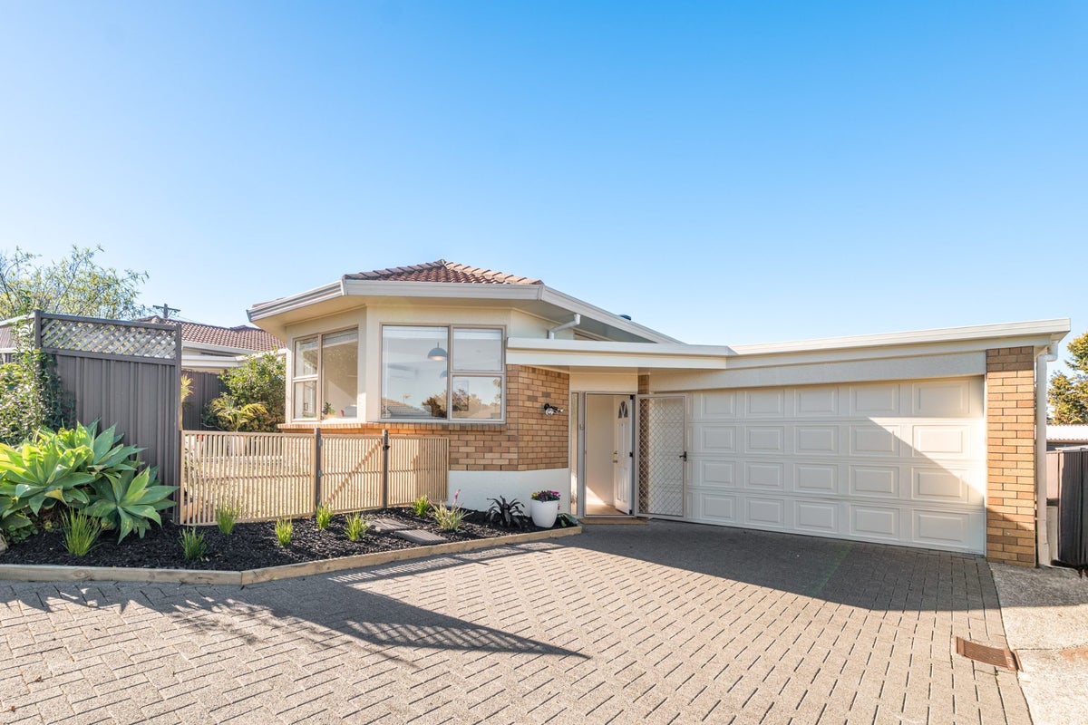 31 Richardson Road, Mount Albert, Auckland - Carousel 1
