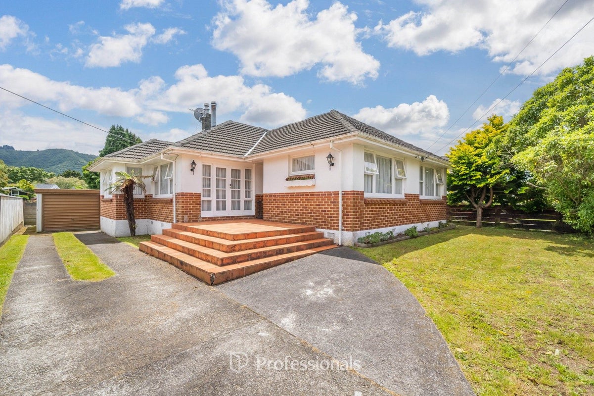 1075 Fergusson Drive, Clouston Park, Upper Hutt - Carousel 1