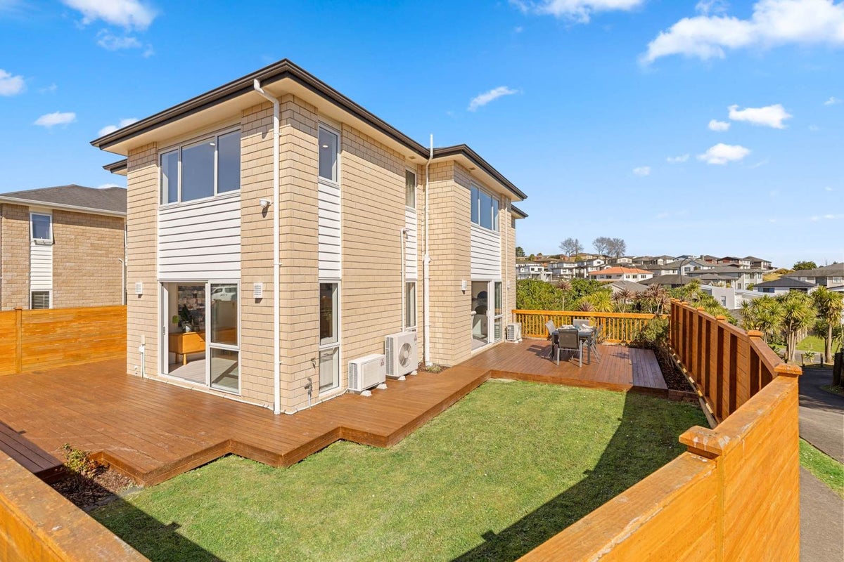28 Sohlue Place, Oteha, Auckland - Carousel 1