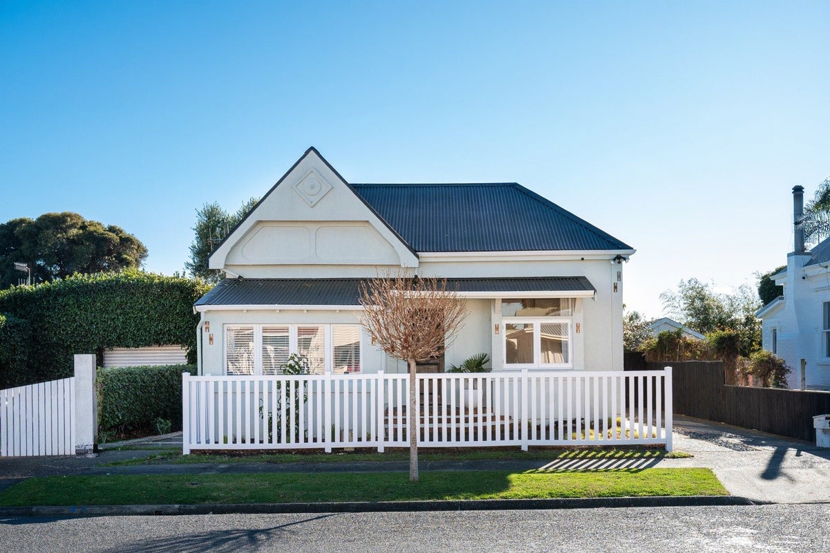 9 Kinross White Street, Napier South, Napier - Carousel 1