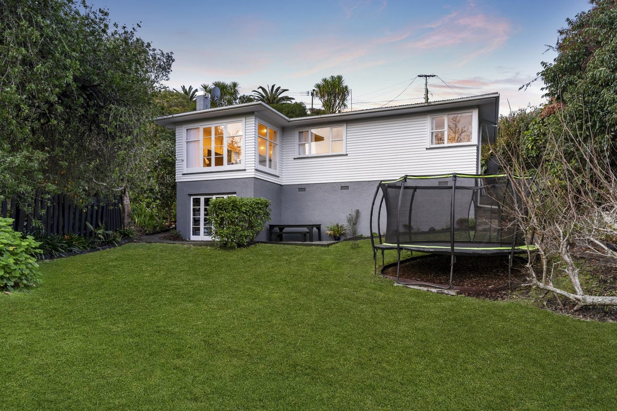 98 Beach Road, Castor Bay, Auckland - Carousel 1