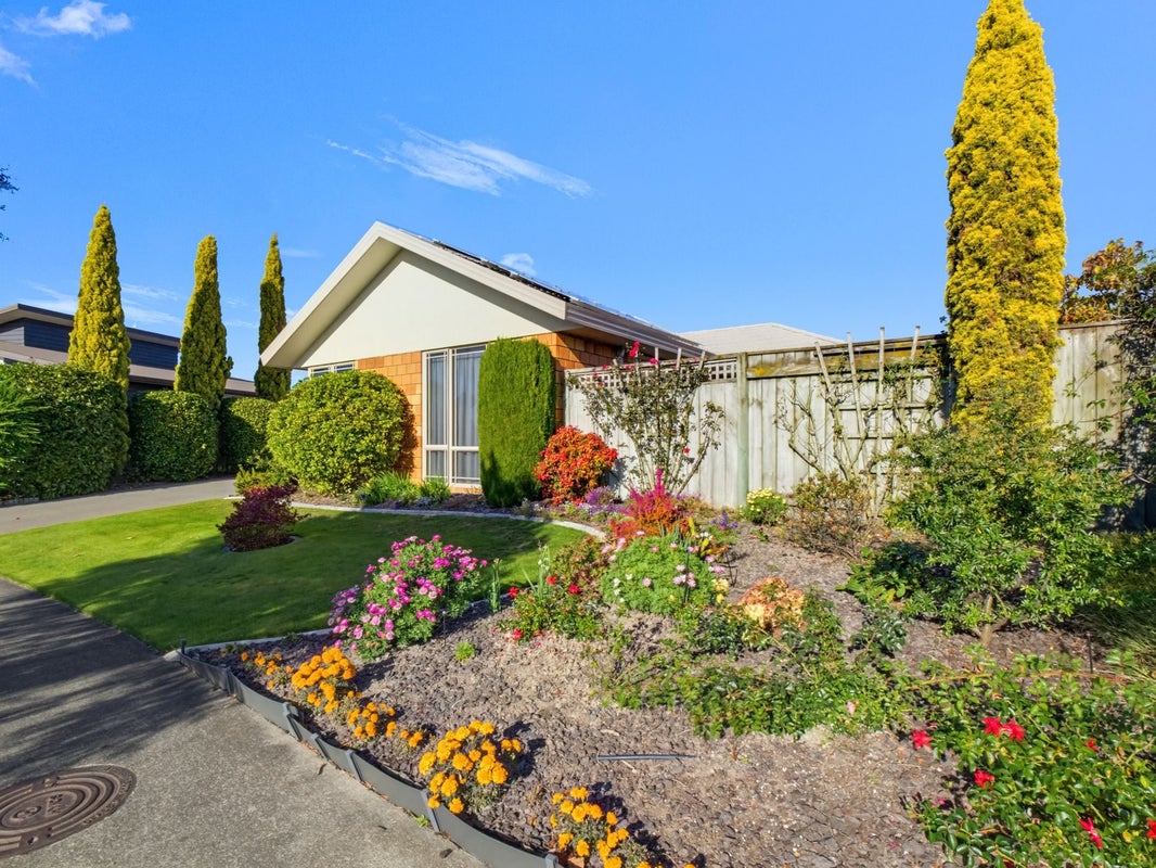 4 Brooklyn Heights Drive, Kelvin Grove, Palmerston North - Carousel 2