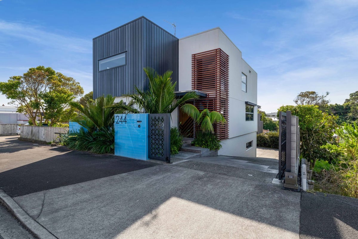 244 Devon Street West, New Plymouth, New Plymouth - Carousel 18