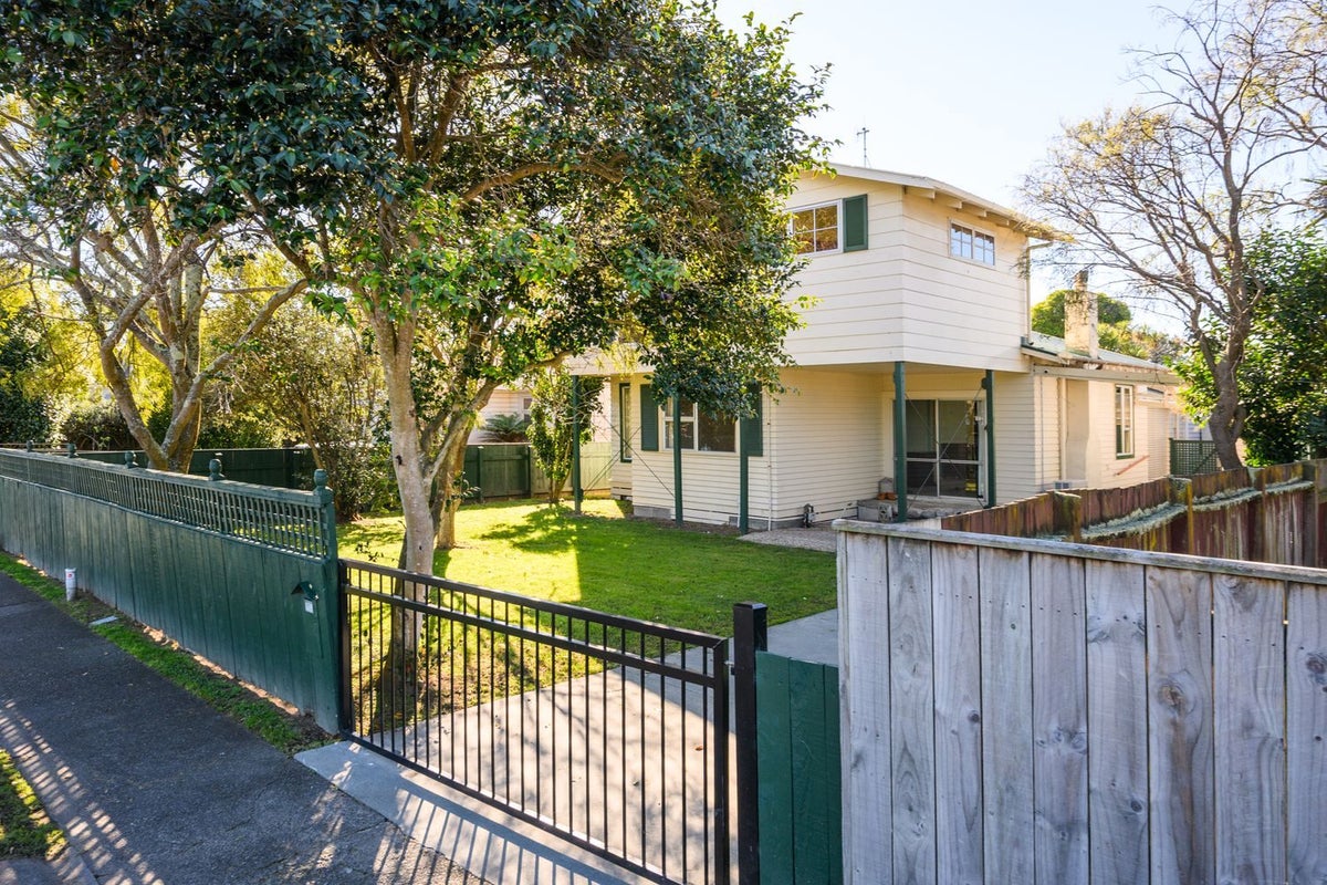 179 Botanical Road, Takaro, Palmerston North - Carousel 1